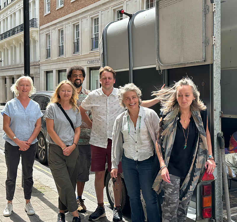 CAMARADERIE AMONGST FELLOW ARTISTS!